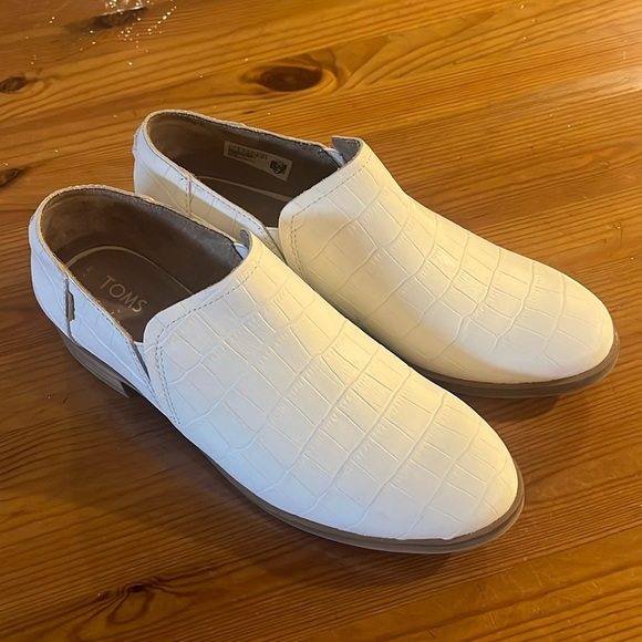 TOMS Women's Shaye Low Croc Embossed Leather Booties - Size 7 - Picture 1 of 11